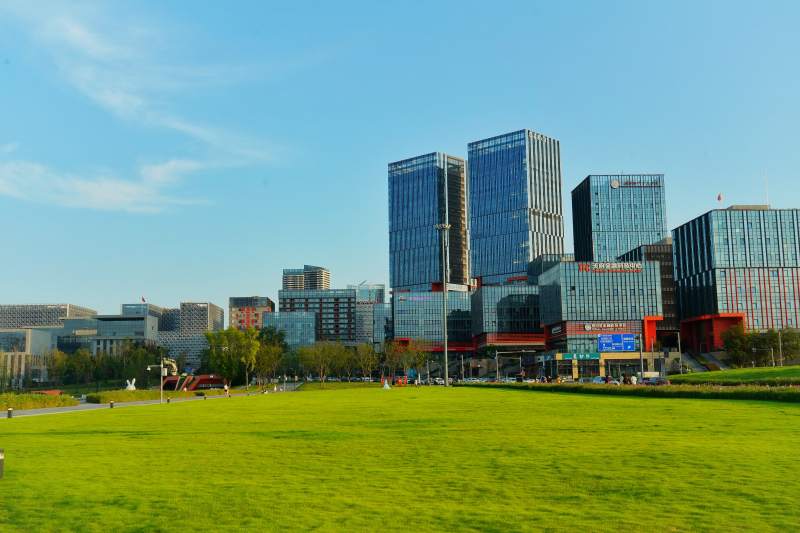 兴隆湖的城市风光图片