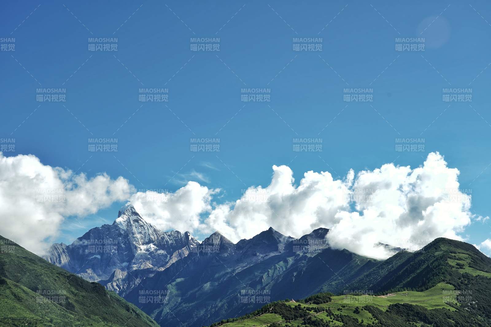 四姑娘山幺妹峰图片