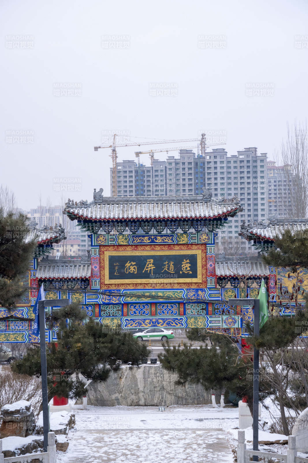 涞源县烟墩山雪中古亭迎新景图片