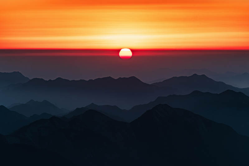 日出山峦  山脉图片