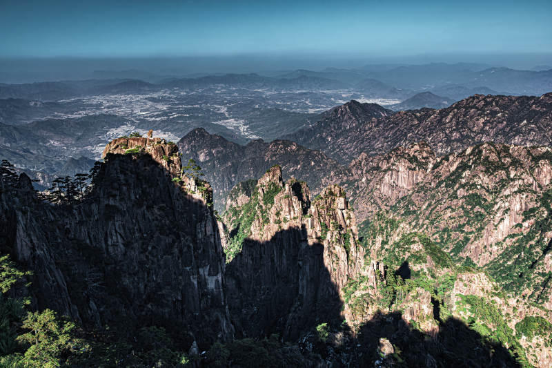 山巅远眺 云海苍茫  黄山图片