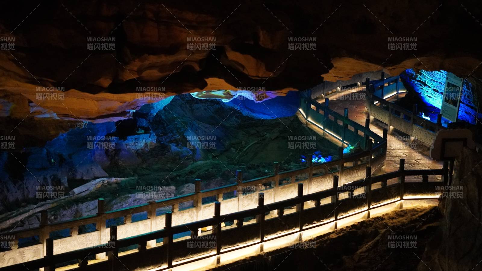 洞穴奇观夜景-张家界黄龙洞图片