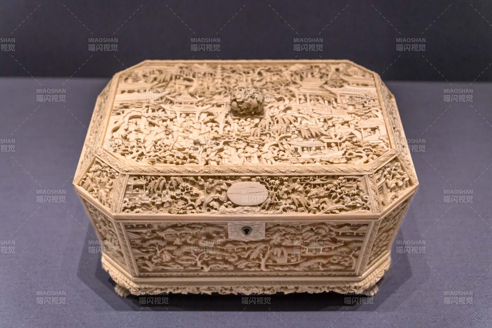 精美雕花木盒图片