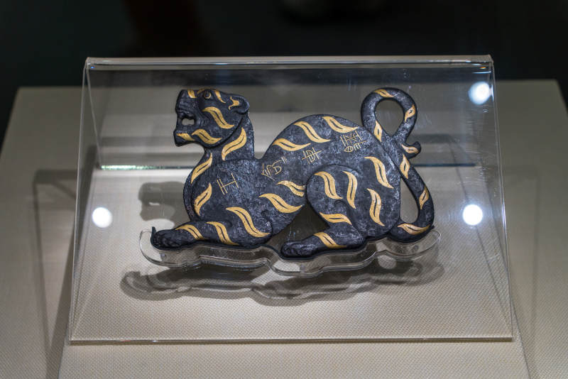 虎形玉佩展柜中图片