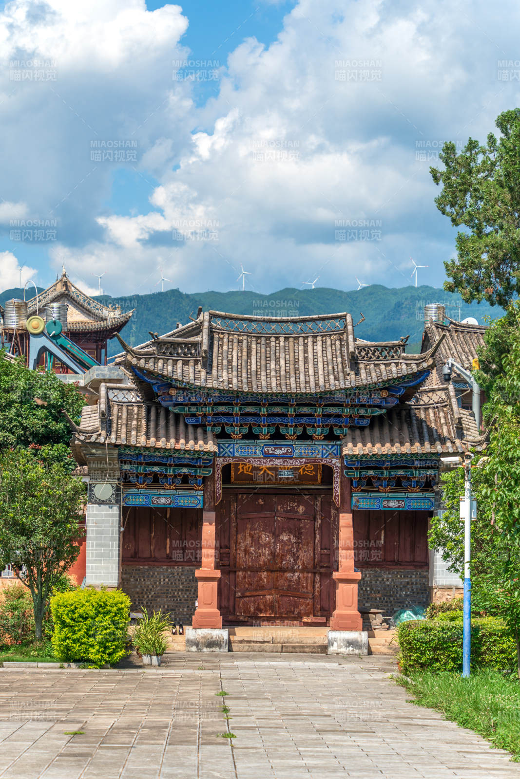 古建筑门前风光图片