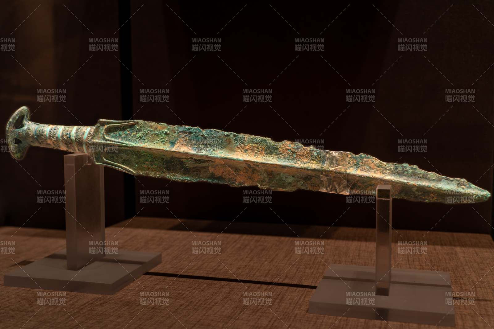 青铜古剑展陈图片
