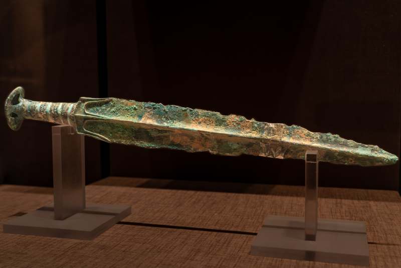 青铜古剑展陈图片