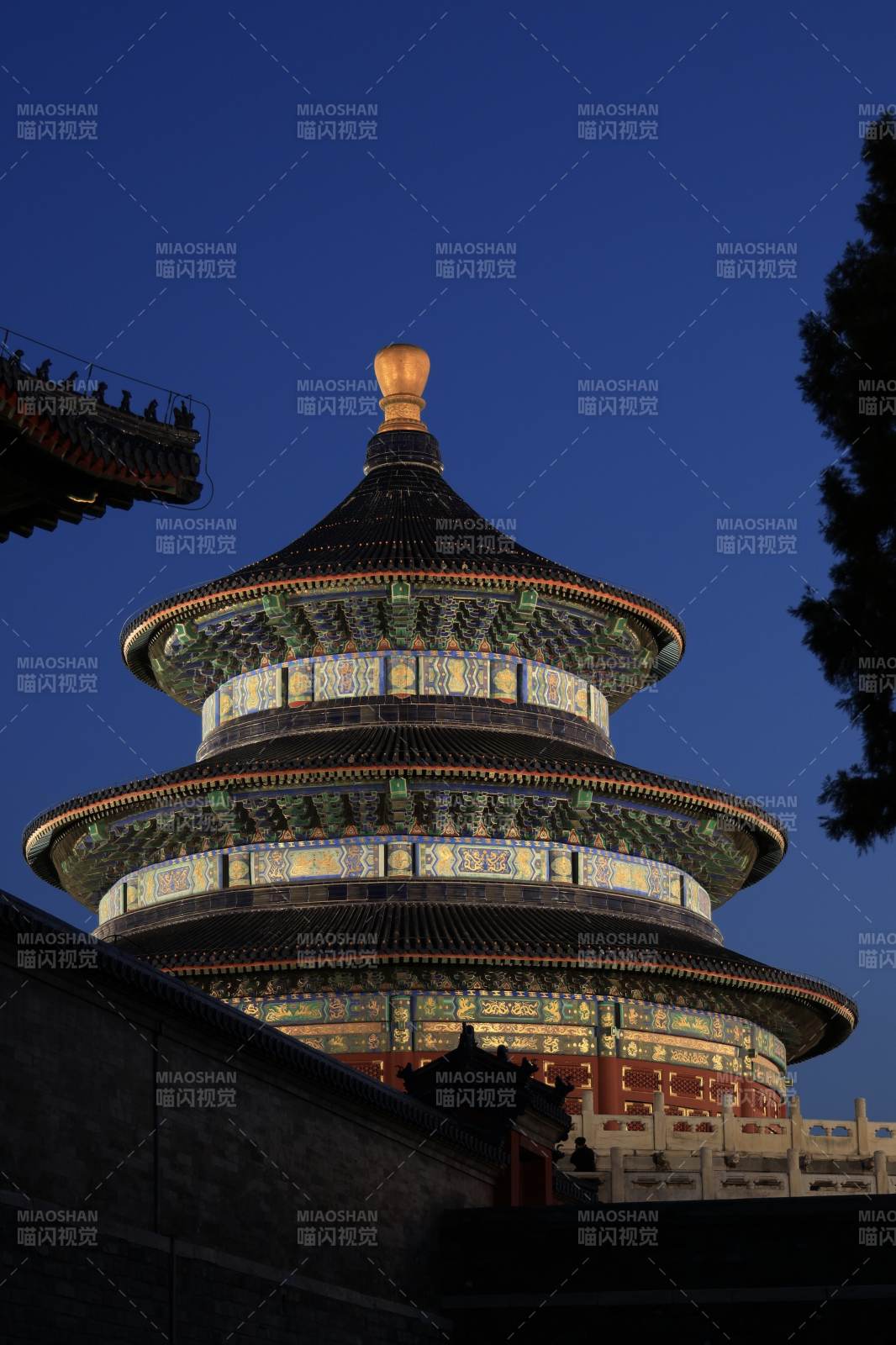 天坛祈年殿夜景图片