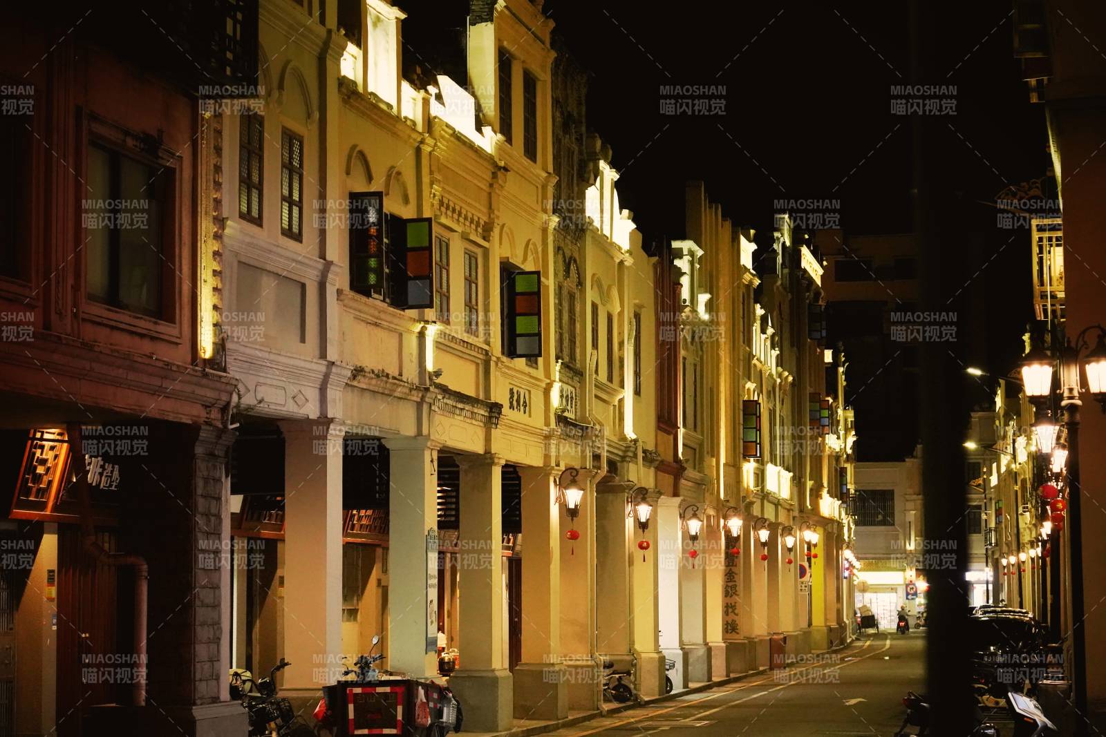 台山夜色中的老街风情图片