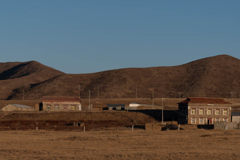 荒原上的小屋图片