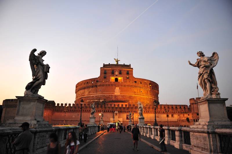 梵蒂冈圣天使城堡黄昏图片