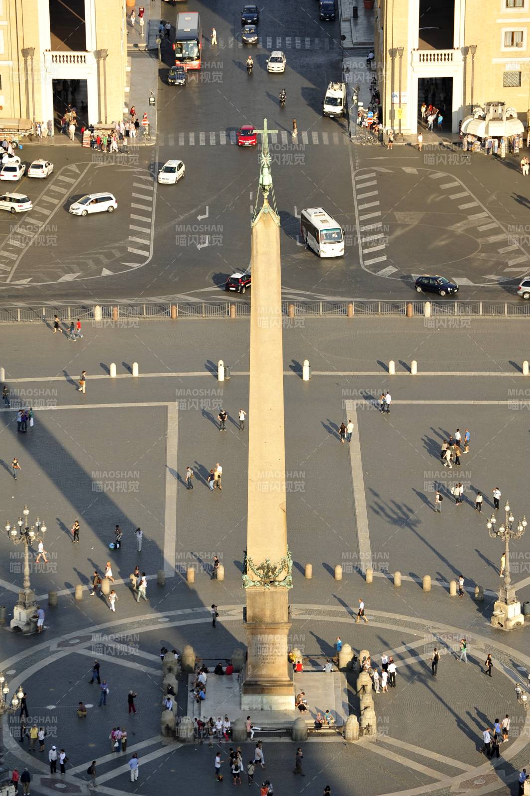 梵蒂冈广场中央的方尖碑图片