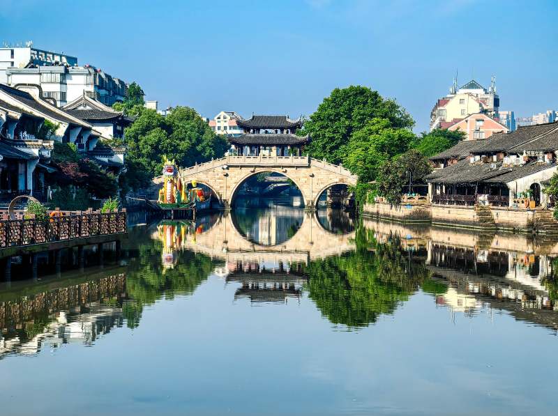 古桥映水 静谧江南图片