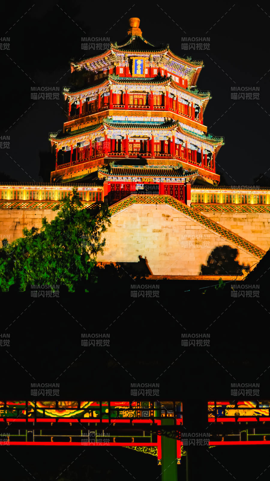 夜色中的古塔图片