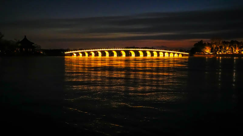 夜色中的十七孔桥图片