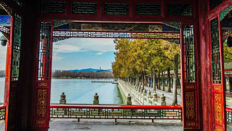 秋湖长廊美景图片