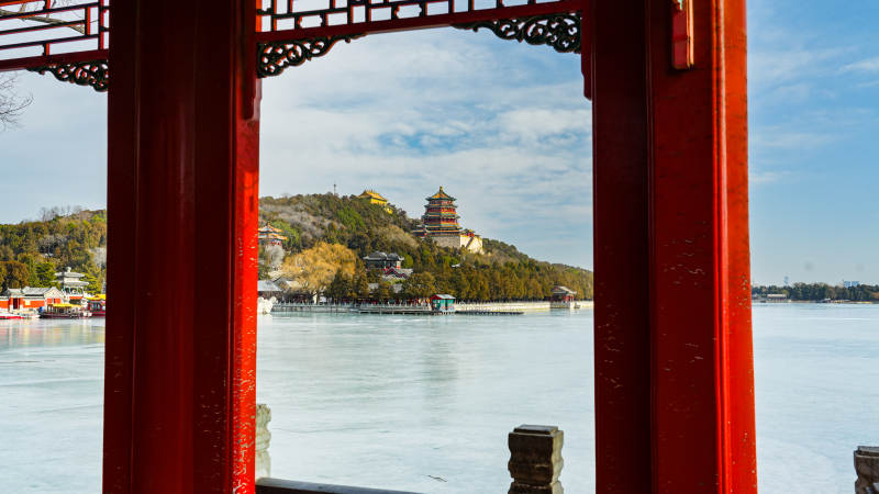 湖光塔影映红窗图片