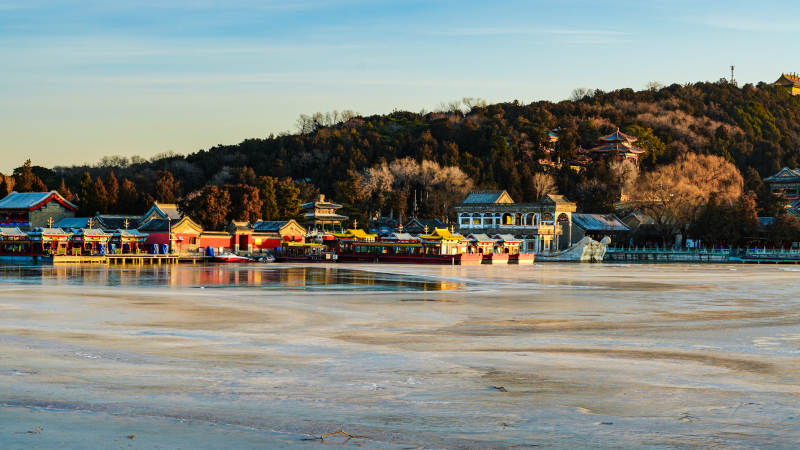 冬日湖畔风光图片