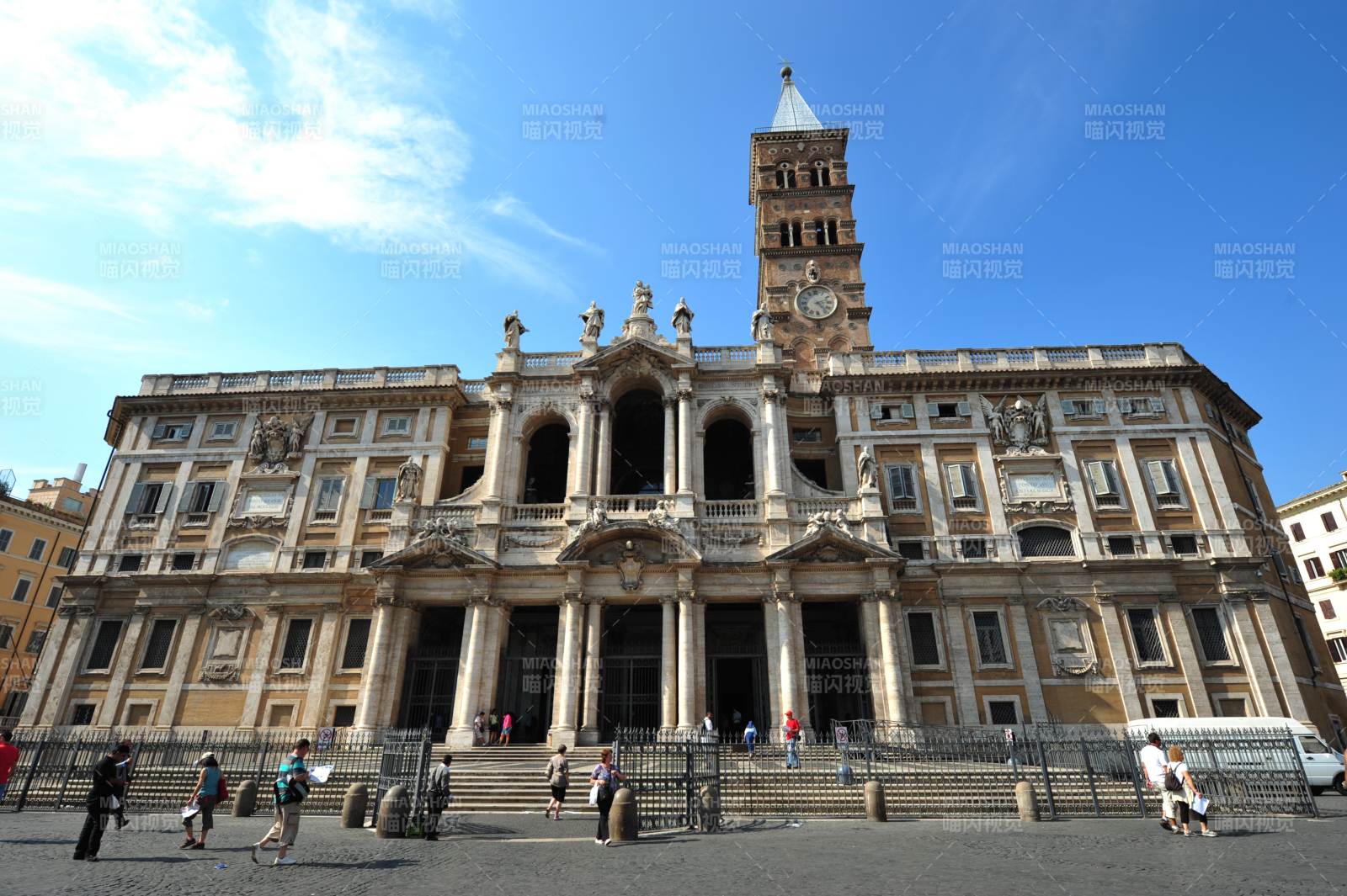 意大利宏伟教堂前广场图片
