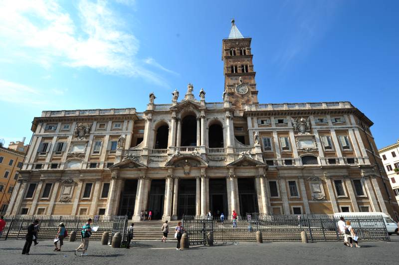 意大利宏伟教堂前广场图片