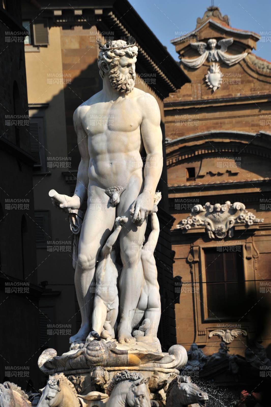 意大利海神雕像喷泉图片