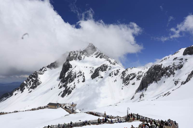 玉龙雪山之巅观景台图片