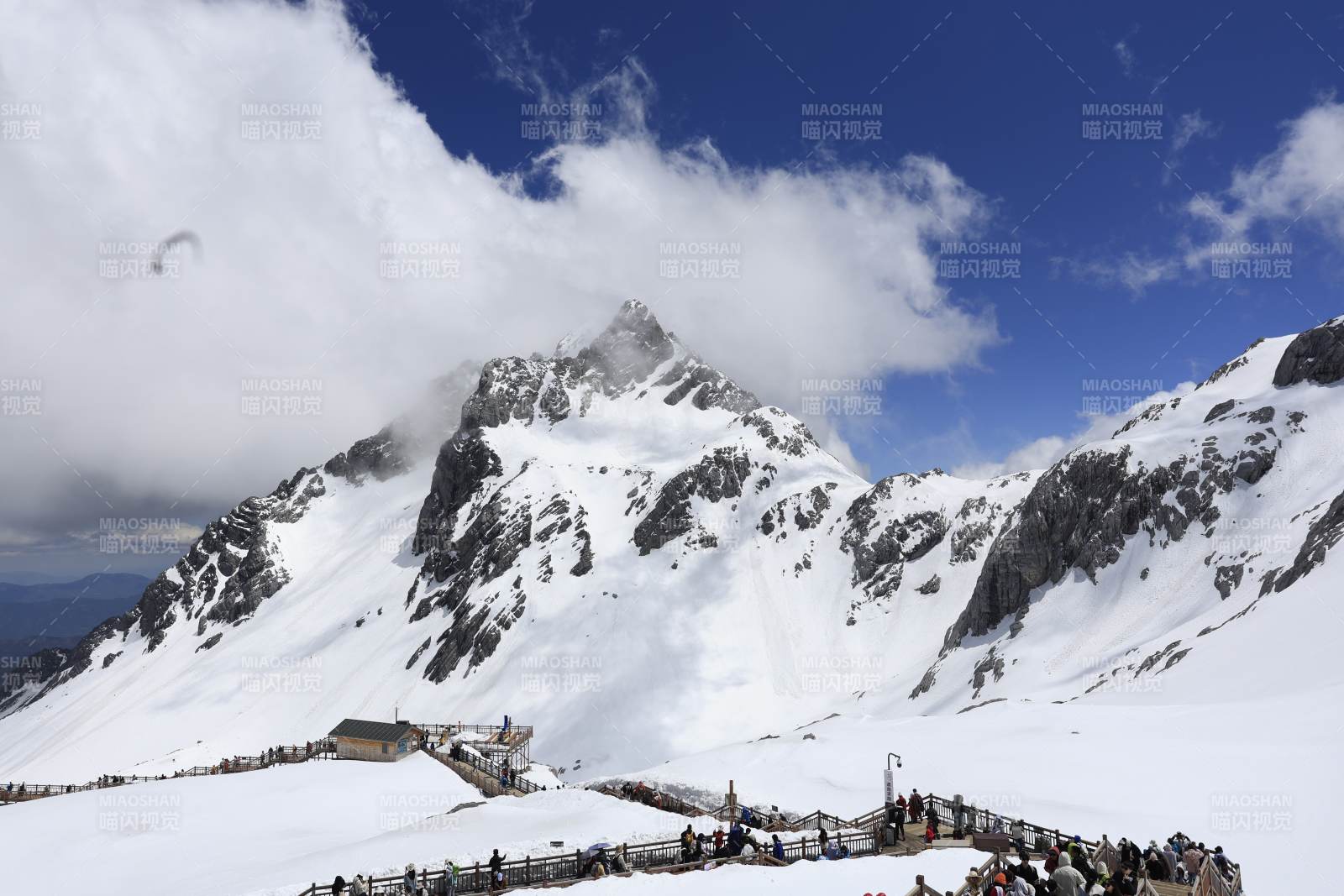 玉龙雪山之巅观景台图片