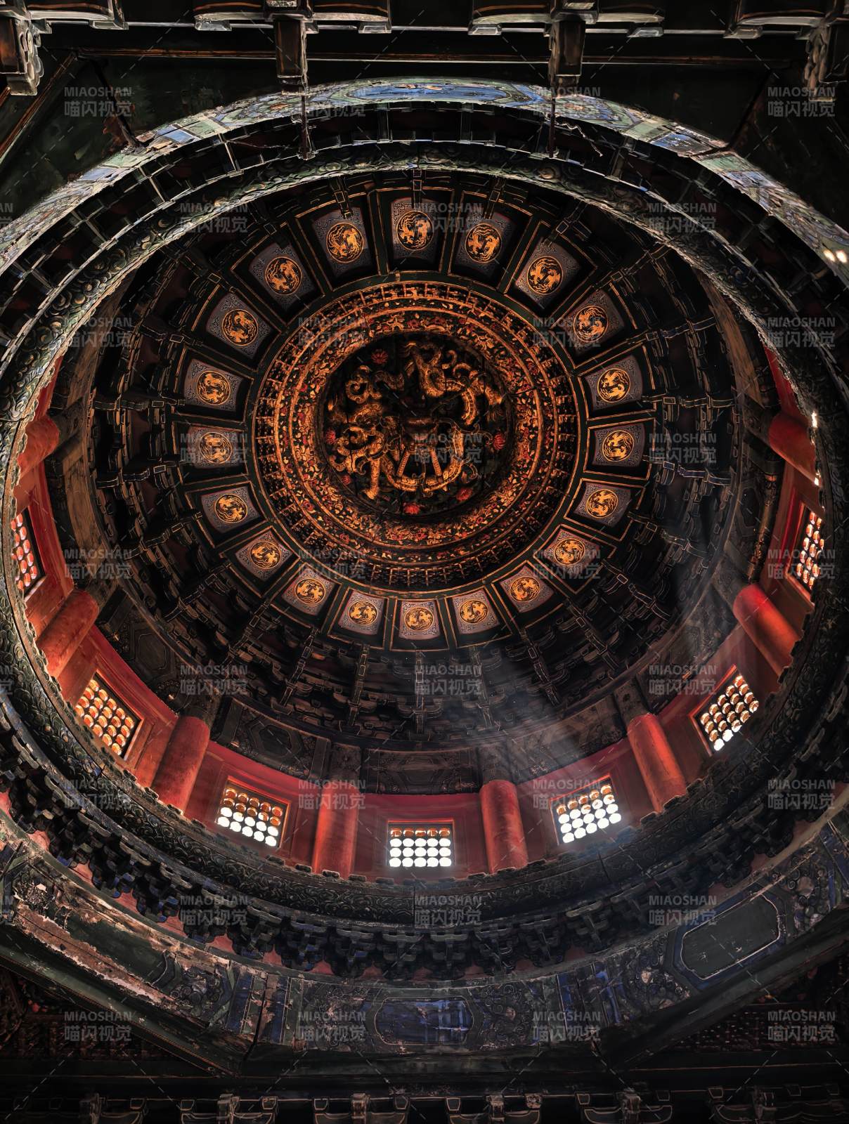 穹顶龙纹古韵图片