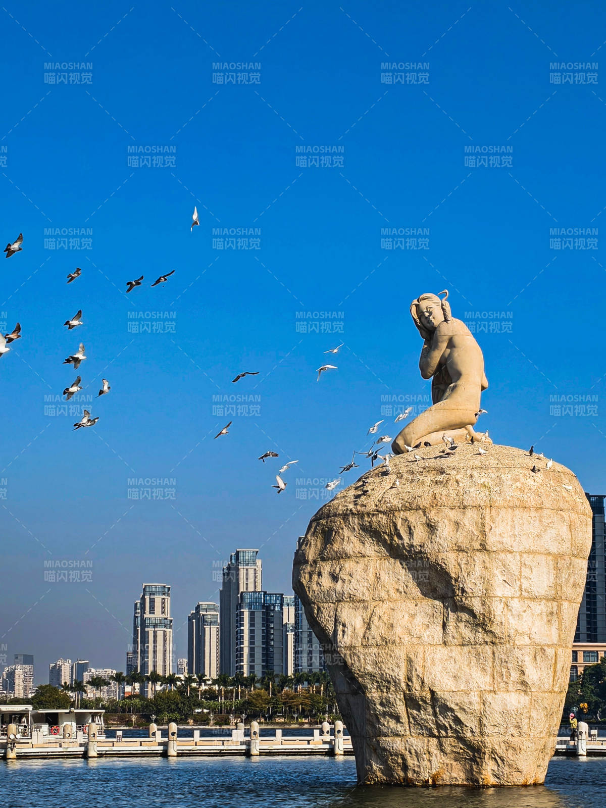 海的女儿雕像图片