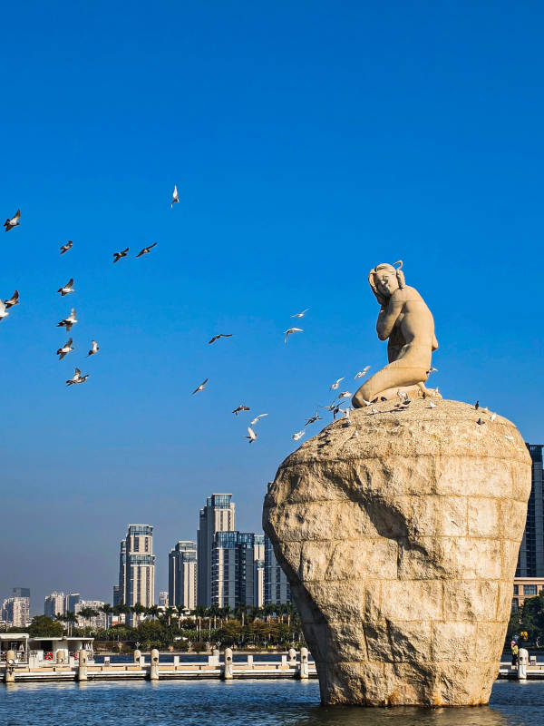 海的女儿雕像图片