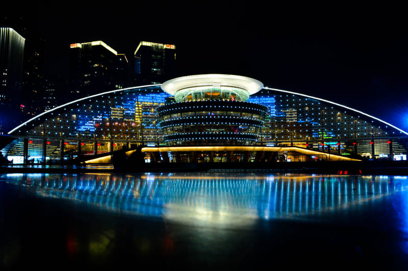 夜景建筑倒影图片