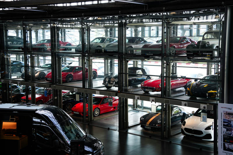 豪华车库藏车展示图片