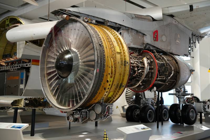 涡轮发动机展示图片