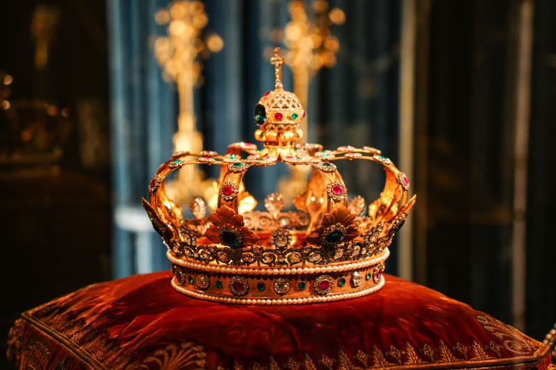 金冠耀目 华贵非凡图片