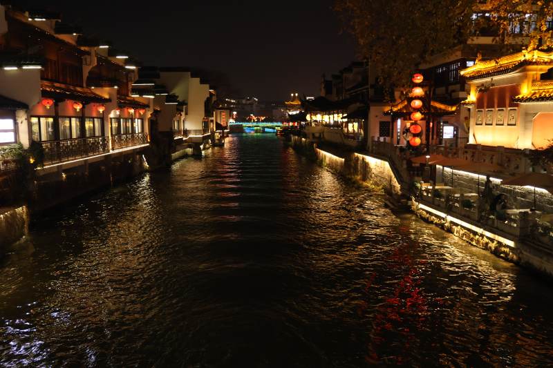 夜色水乡灯火阑珊图片