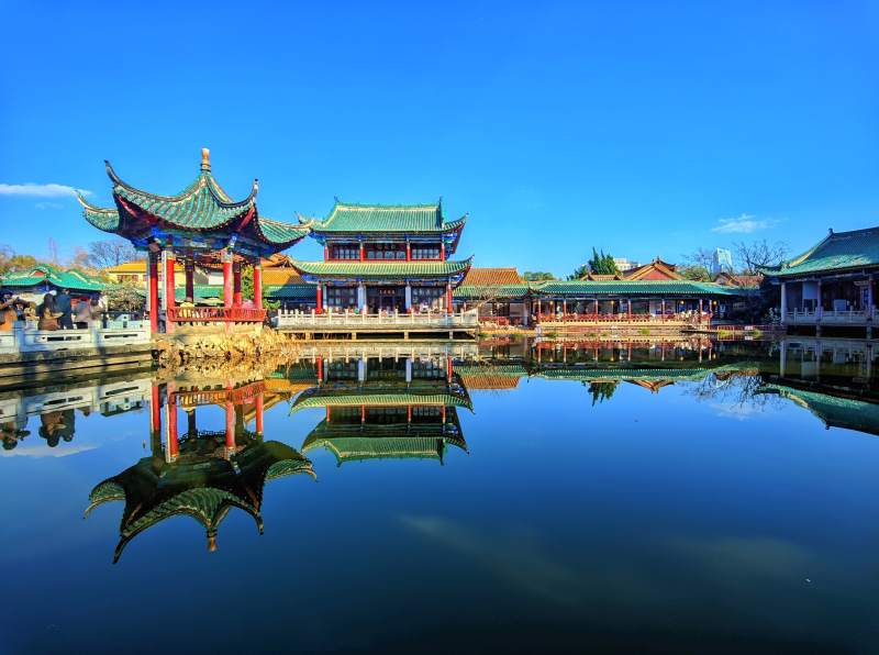 古建筑映水景图片