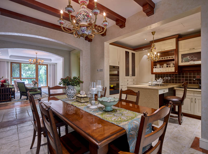 温馨典雅的餐厅厨房图片