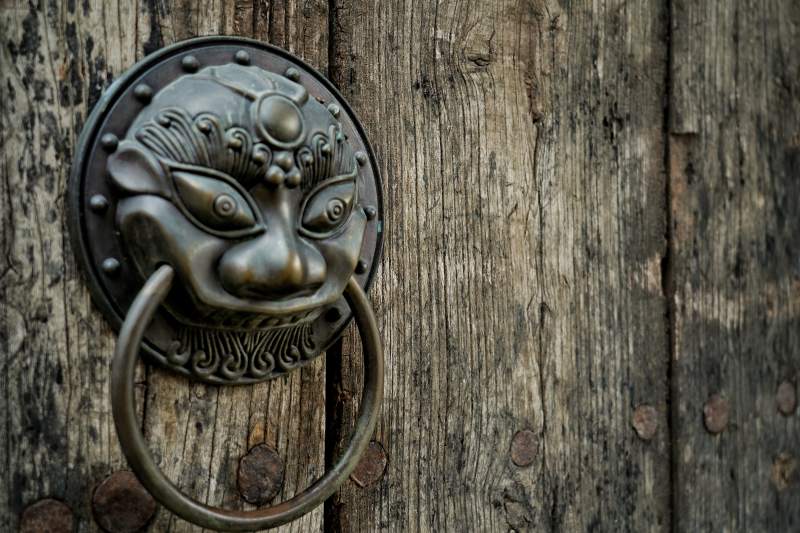 古铜狮头门环图片