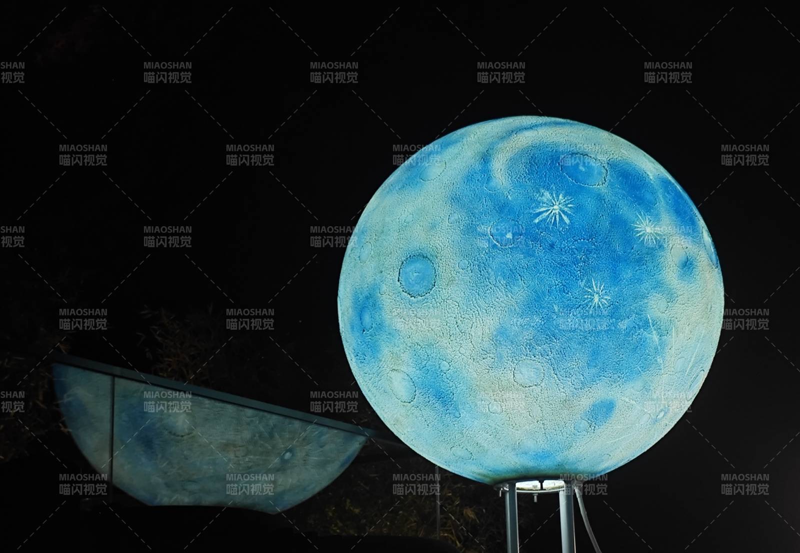 蓝色月亮夜景图片