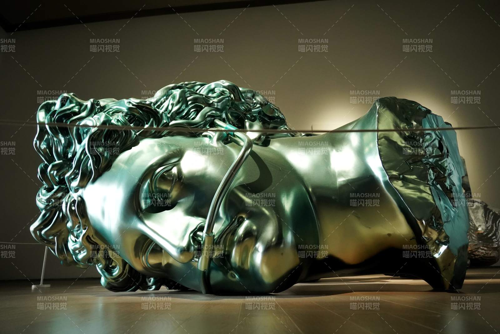 青铜头像雕塑图片