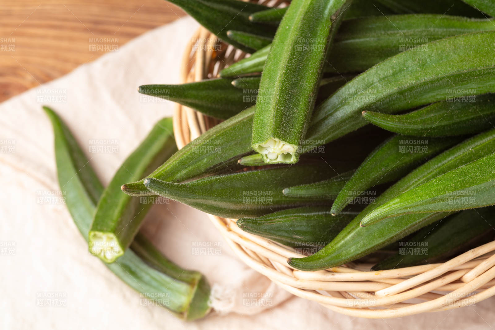 新鲜秋葵特写图片