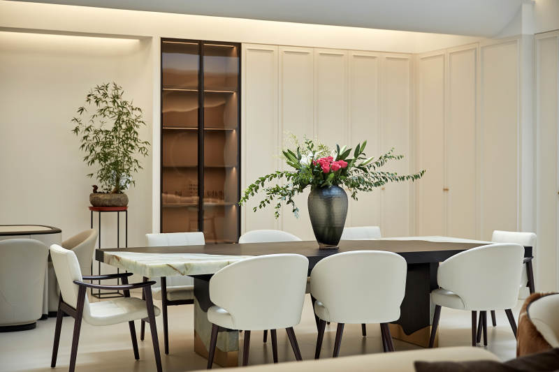 现代简约餐桌布置图片