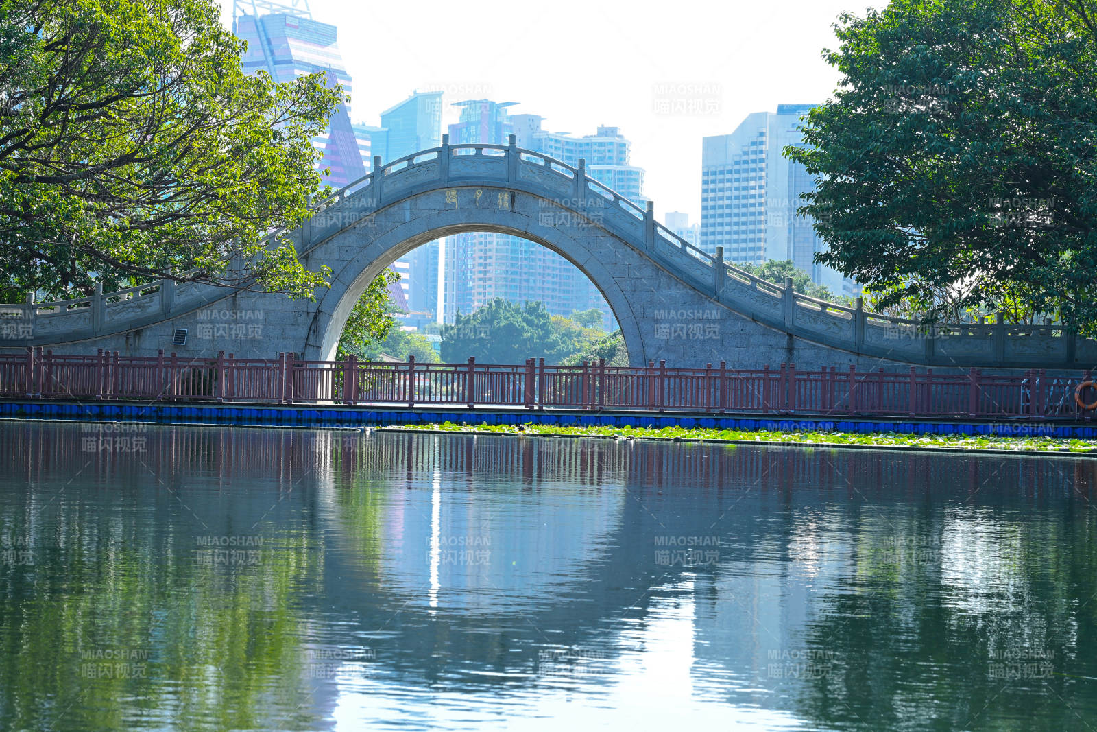 拱桥映水城景图片