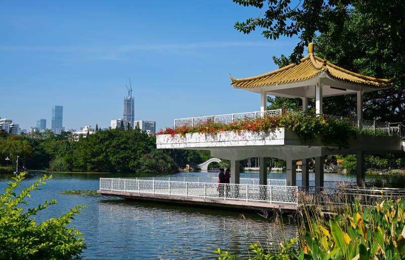 湖畔亭台风光图片