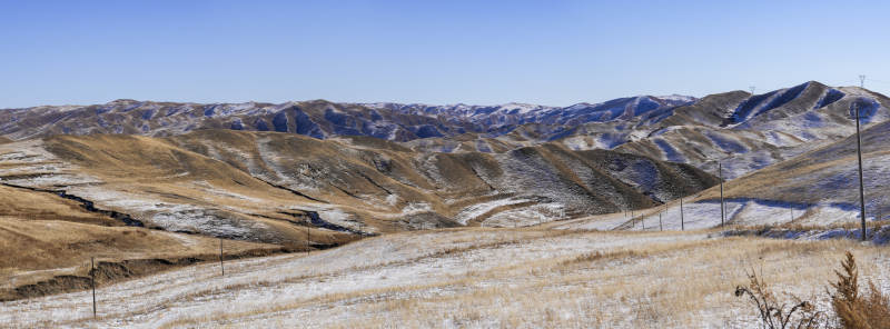 荒原雪岭风光图片