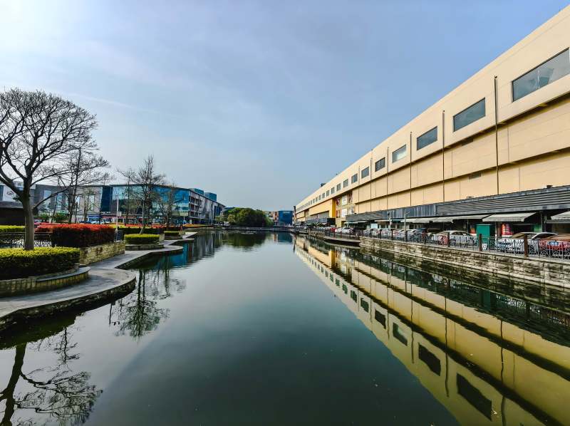 水岸商业街景图片