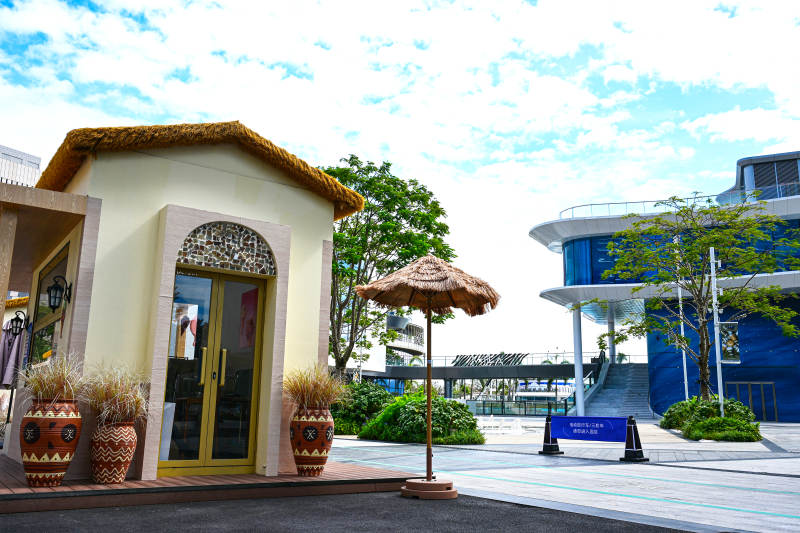 深圳蛇口太子湾特色小屋与现代建筑景观图片