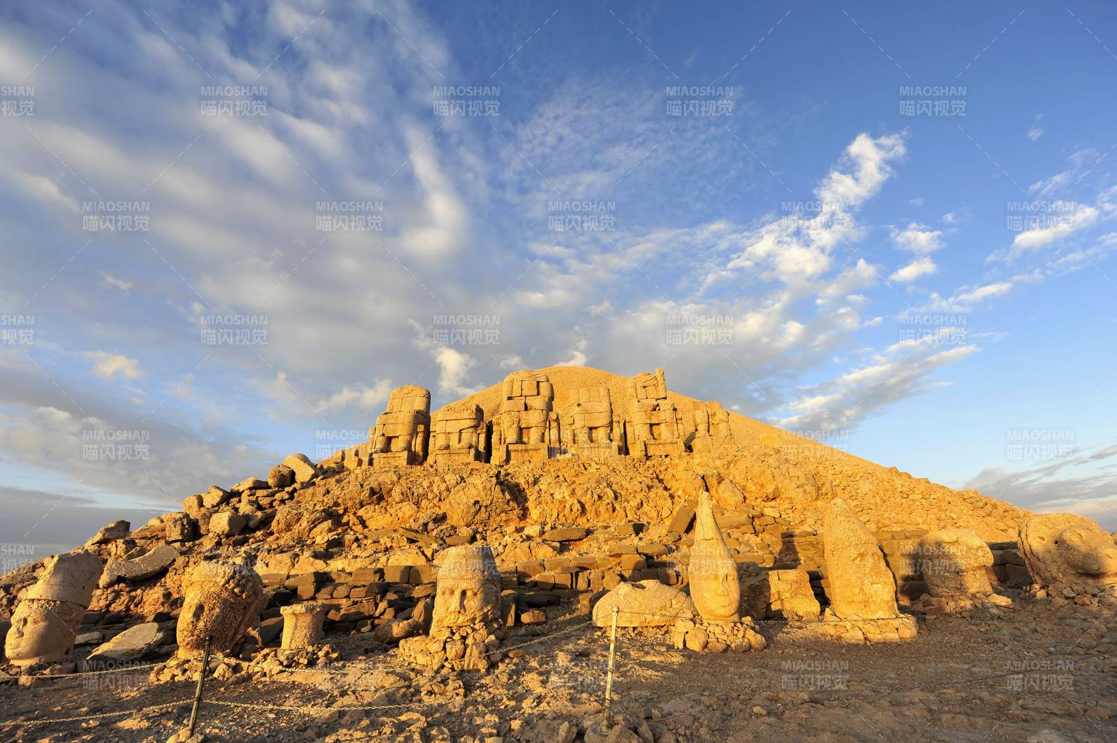 土耳其沙漠中的古老遗迹图片
