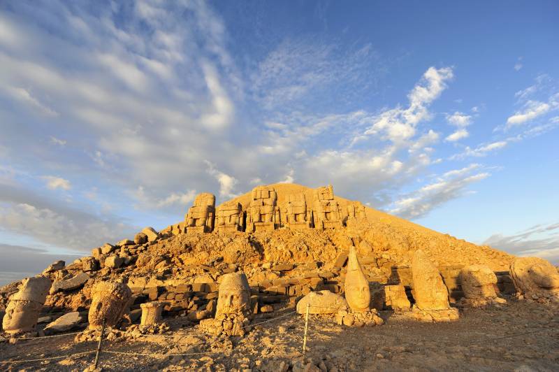 土耳其沙漠中的古老遗迹图片