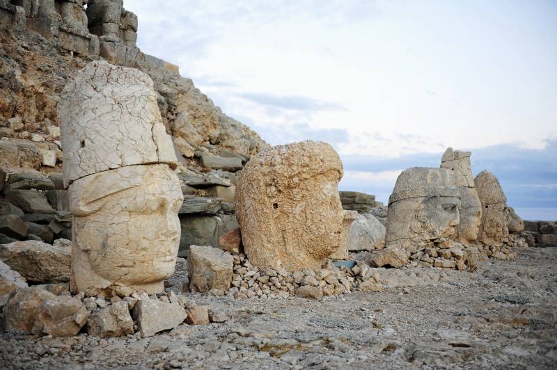 土耳其巨人石像遗迹图片